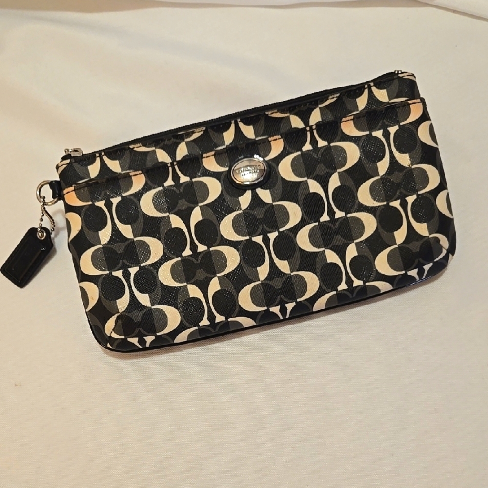 Coach SignaturebBlack and Cream Women's Wristlet